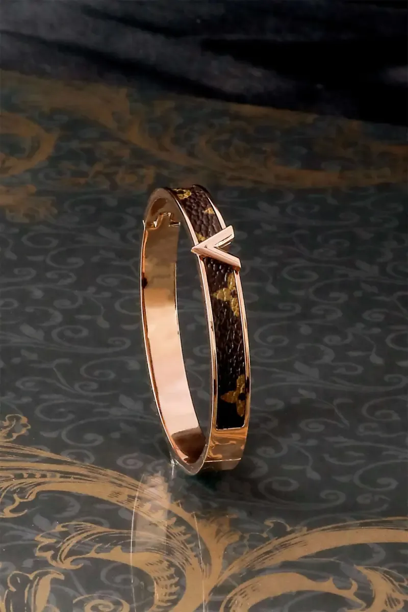 Rose Gold Bracelet with 'V' Accent